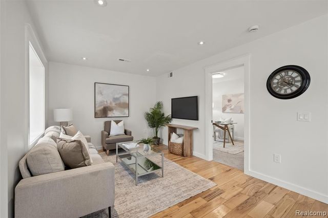 970 Henderson Avenue, Waterford, MI 48328