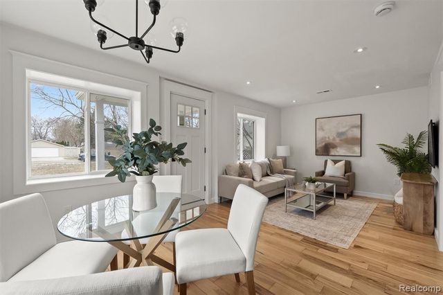 970 Henderson Avenue, Waterford, MI 48328