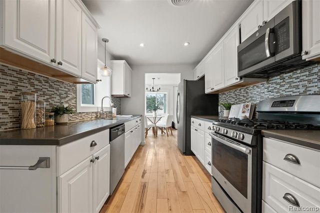 970 Henderson Avenue, Waterford, MI 48328