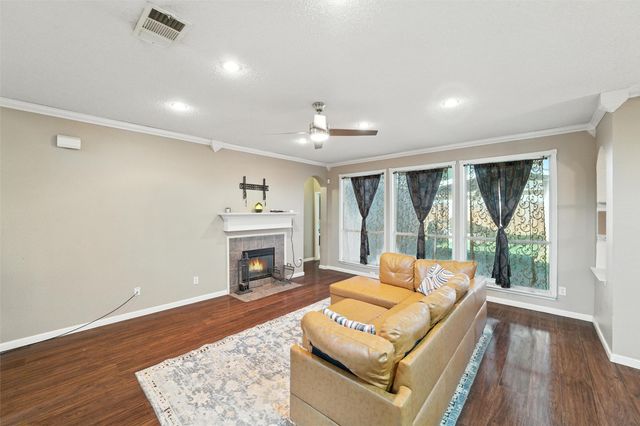 525 Magnolia Trail, Desoto, TX 75115