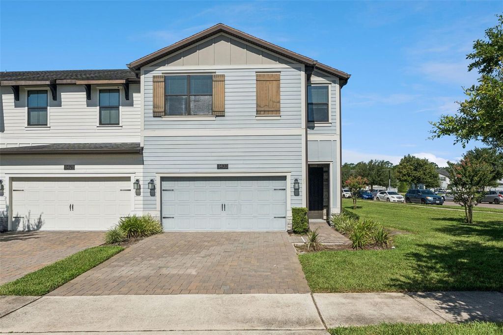 Image 1 of property listing at 11433 WHISTLING PINE WAY, Orlando, FL 32832