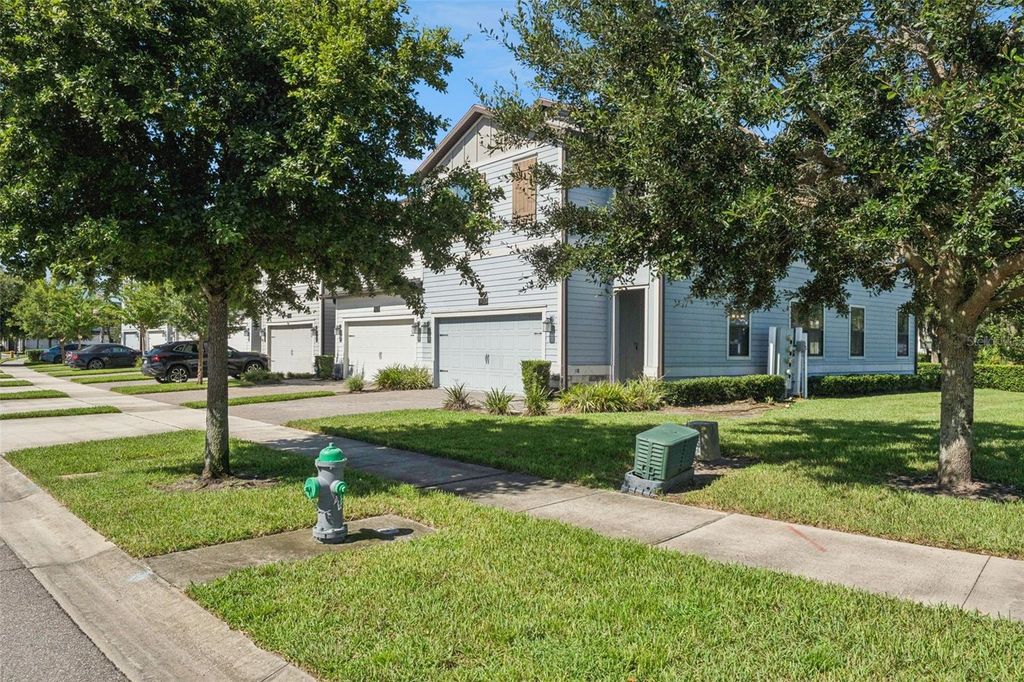 Image 2 of property listing at 11433 WHISTLING PINE WAY, Orlando, FL 32832