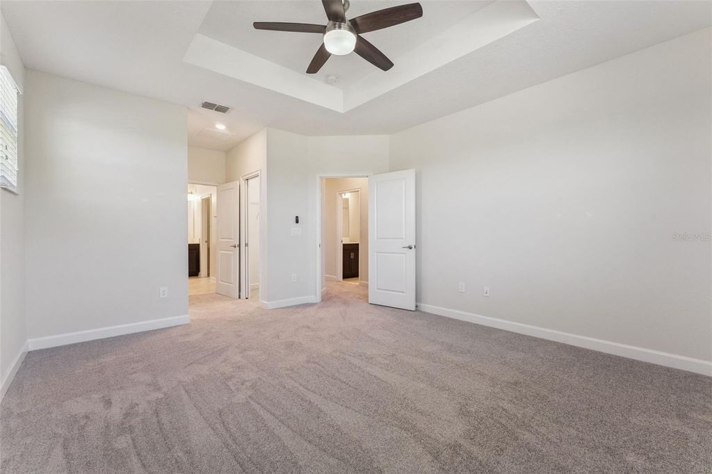 Image 14 of property listing at 11433 WHISTLING PINE WAY, Orlando, FL 32832
