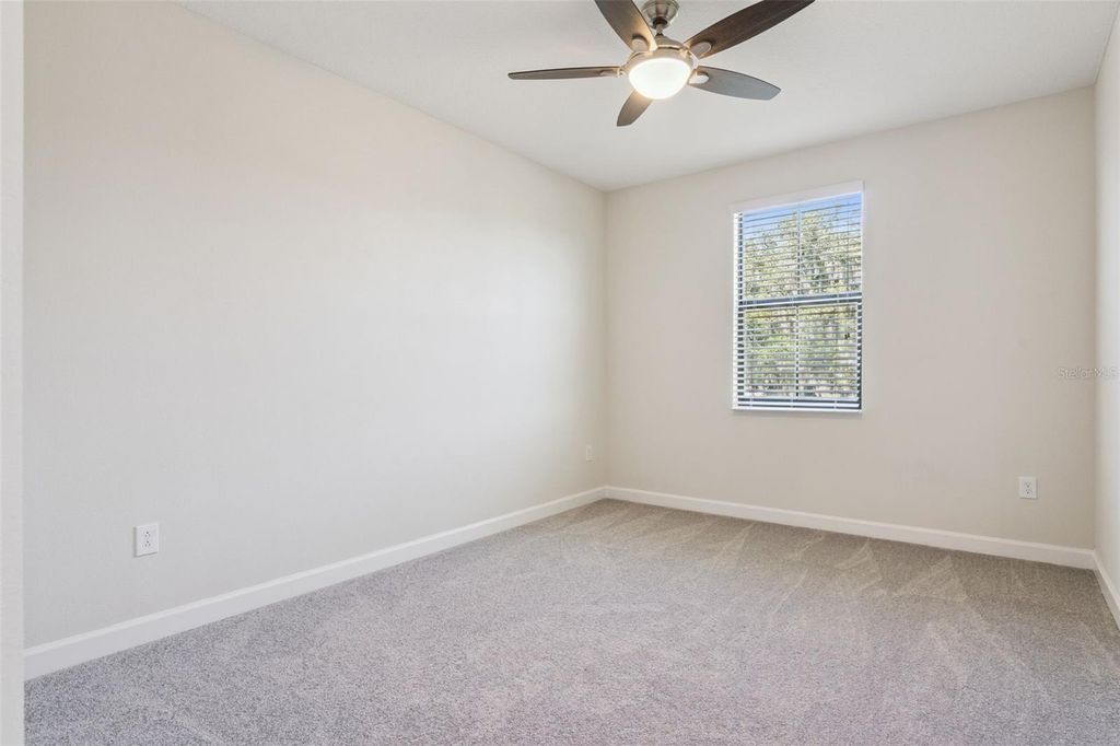 Image 18 of property listing at 11433 WHISTLING PINE WAY, Orlando, FL 32832
