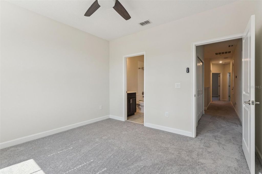 Image 19 of property listing at 11433 WHISTLING PINE WAY, Orlando, FL 32832