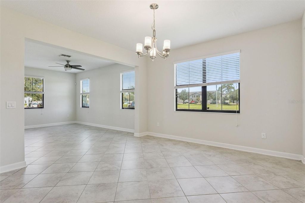 Image 3 of property listing at 11433 WHISTLING PINE WAY, Orlando, FL 32832