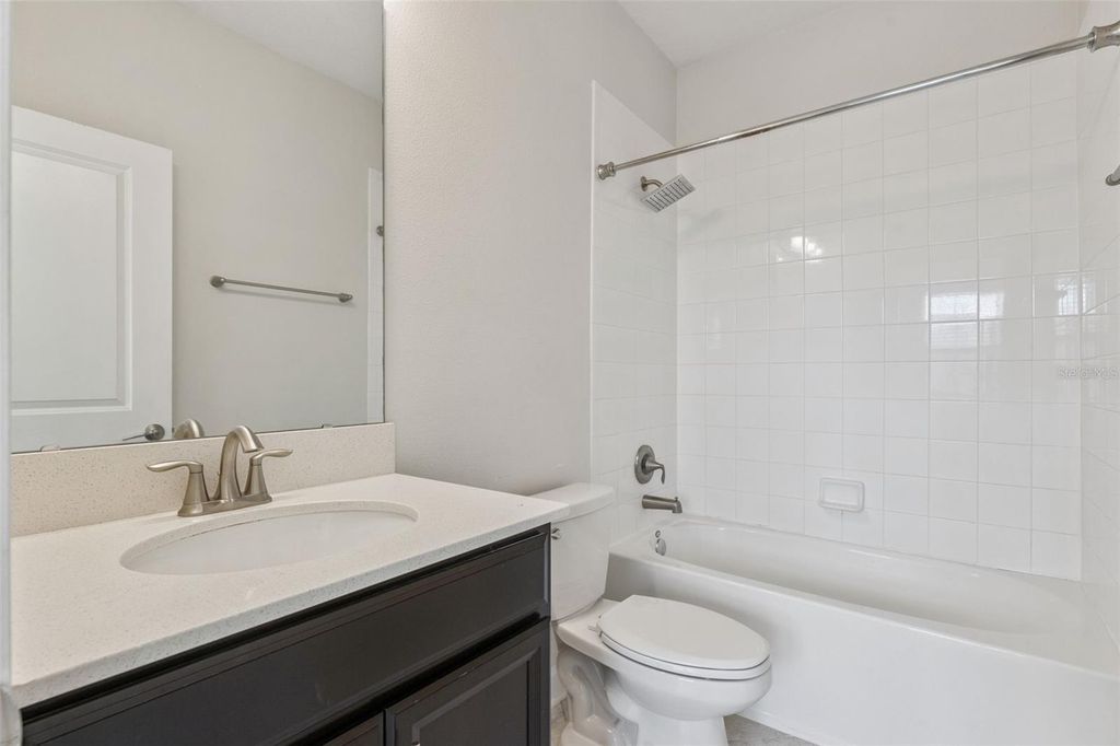 Image 24 of property listing at 11433 WHISTLING PINE WAY, Orlando, FL 32832