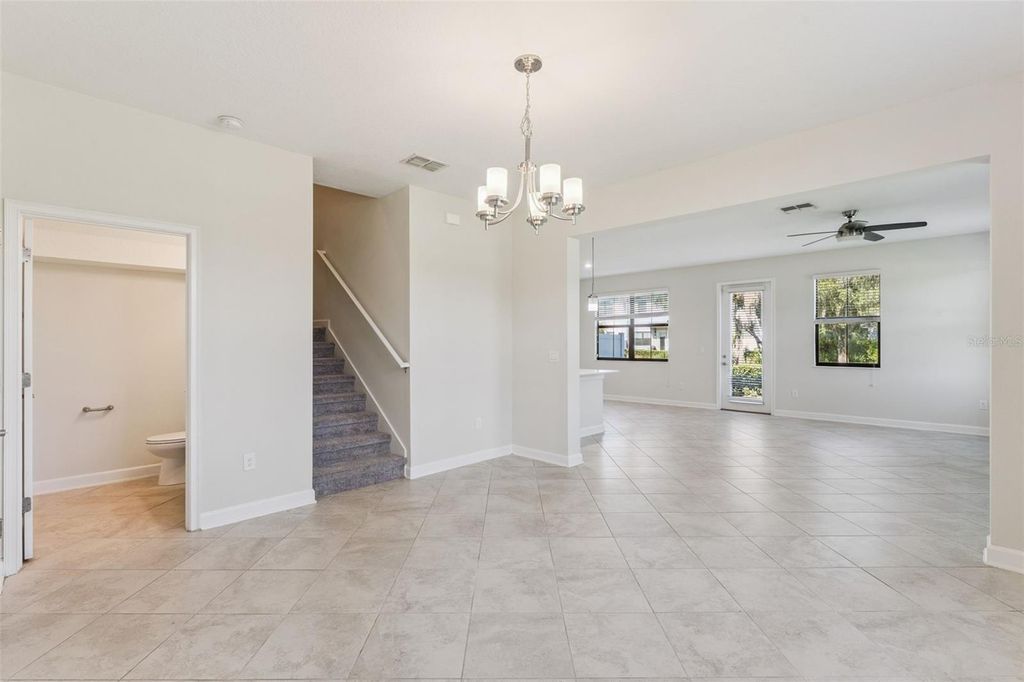 Image 4 of property listing at 11433 WHISTLING PINE WAY, Orlando, FL 32832