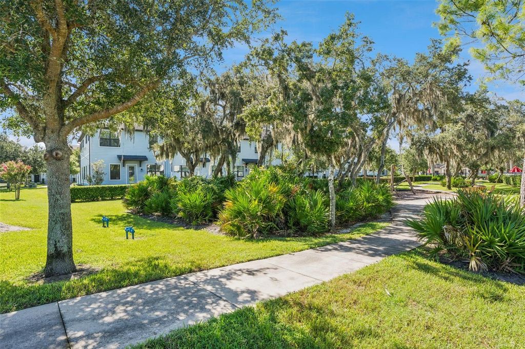 Image 33 of property listing at 11433 WHISTLING PINE WAY, Orlando, FL 32832