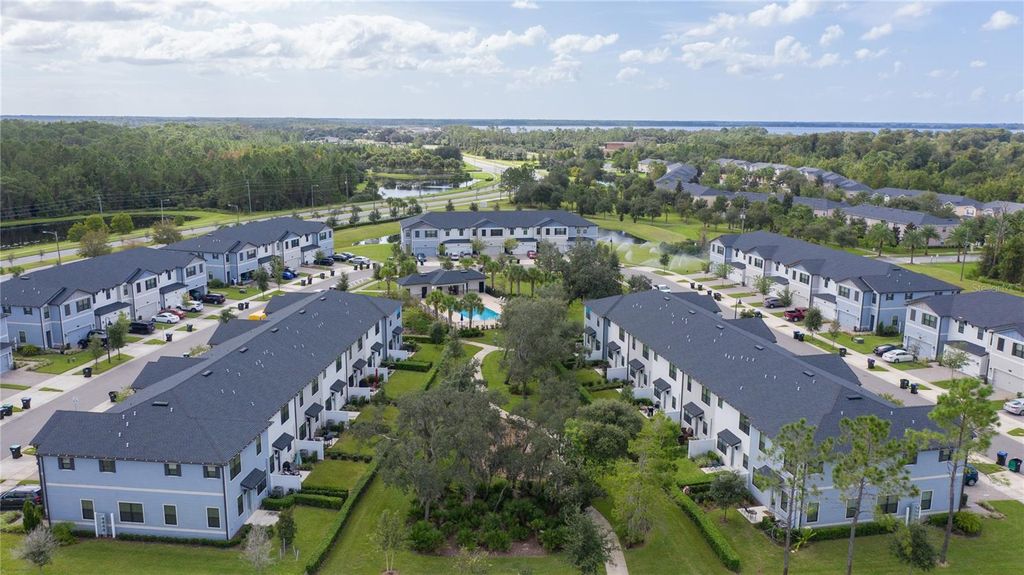 Image 35 of property listing at 11433 WHISTLING PINE WAY, Orlando, FL 32832
