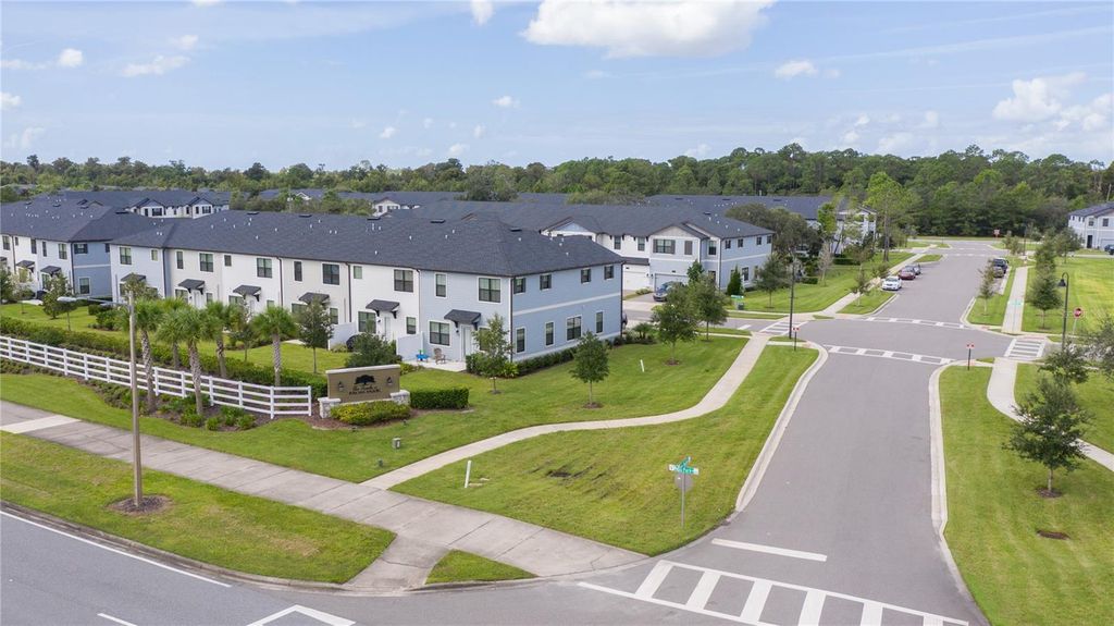 Image 36 of property listing at 11433 WHISTLING PINE WAY, Orlando, FL 32832