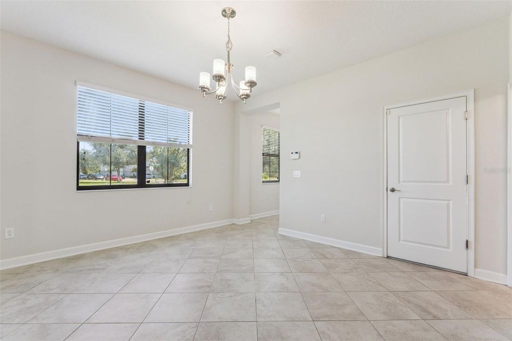 Image 5 of property listing at 11433 WHISTLING PINE WAY, Orlando, FL 32832