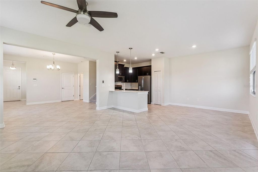 Image 6 of property listing at 11433 WHISTLING PINE WAY, Orlando, FL 32832