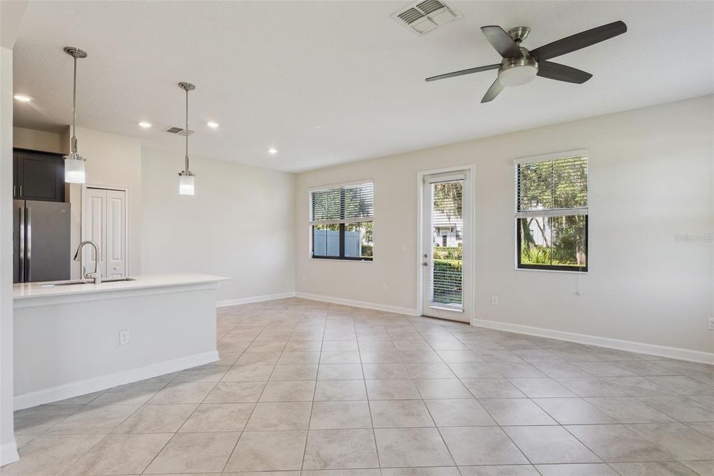 Image 8 of property listing at 11433 WHISTLING PINE WAY, Orlando, FL 32832