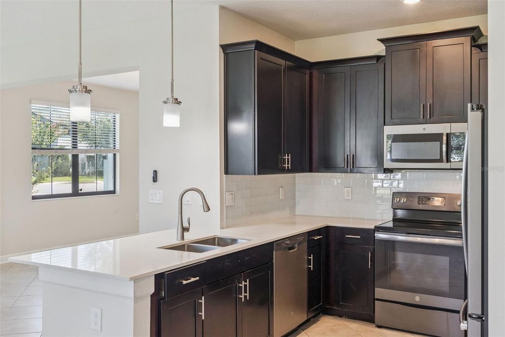 Image 10 of property listing at 11433 WHISTLING PINE WAY, Orlando, FL 32832