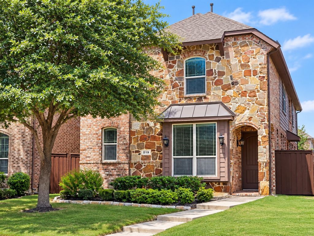 219 Carrington Lane, Lewisville, TX 75067