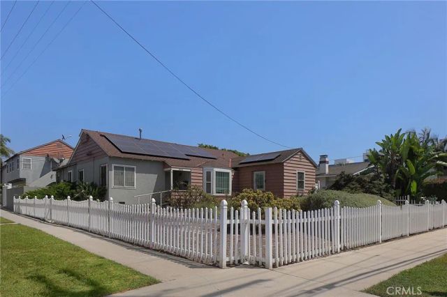 803 E La Palma, Inglewood, CA 90301
