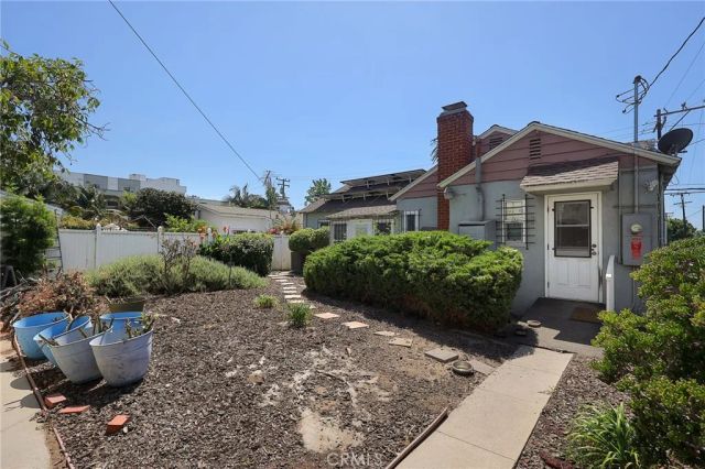803 E La Palma, Inglewood, CA 90301