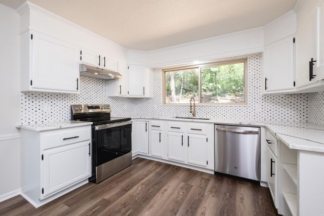 9 Brookfield Cove, Little Rock, AR 72205