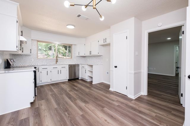 9 Brookfield Cove, Little Rock, AR 72205