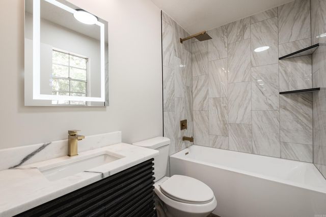 9 Brookfield Cove, Little Rock, AR 72205