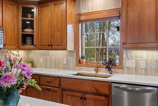2460 WARM MEADOWS DRIVE, Green Bay, WI 54303