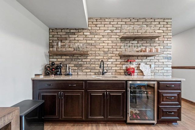2460 WARM MEADOWS DRIVE, Green Bay, WI 54303