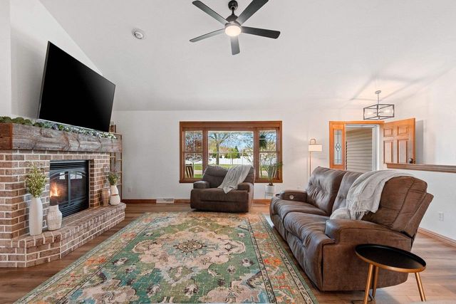 2460 WARM MEADOWS DRIVE, Green Bay, WI 54303