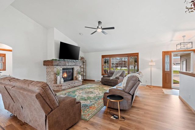 2460 WARM MEADOWS DRIVE, Green Bay, WI 54303