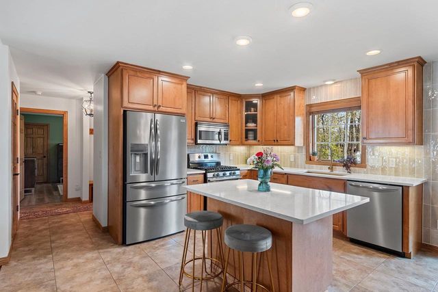 2460 WARM MEADOWS DRIVE, Green Bay, WI 54303