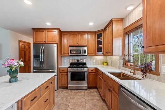 2460 WARM MEADOWS DRIVE, Green Bay, WI 54303