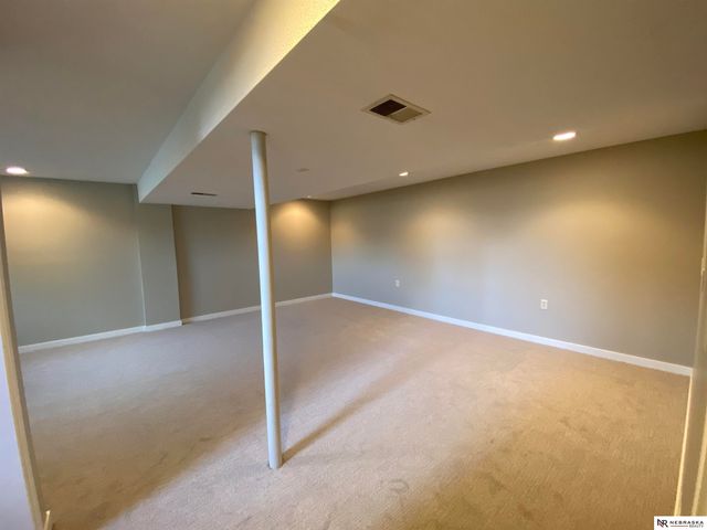 6373 S 140th Avenue, Omaha, NE 68137