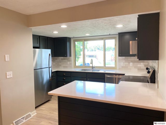 6373 S 140th Avenue, Omaha, NE 68137