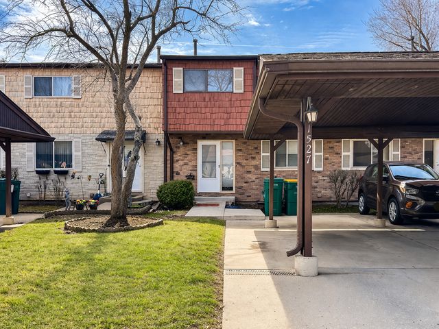 1527 Mohawk Trail, Wheeling, IL 60090