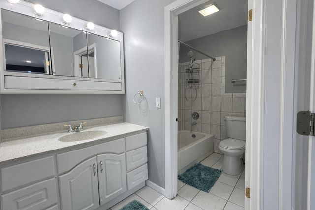 1527 Mohawk Trail, Wheeling, IL 60090