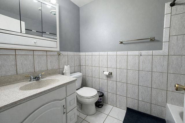 1527 Mohawk Trail, Wheeling, IL 60090