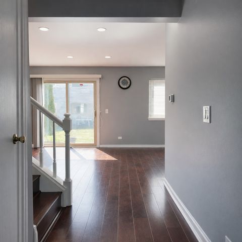 1527 Mohawk Trail, Wheeling, IL 60090