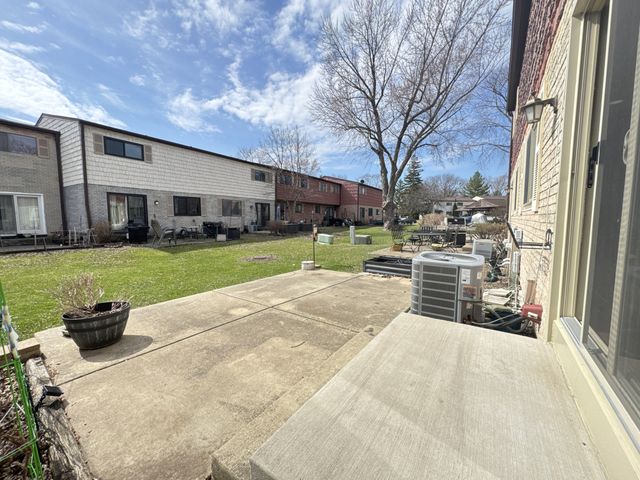 1527 Mohawk Trail, Wheeling, IL 60090