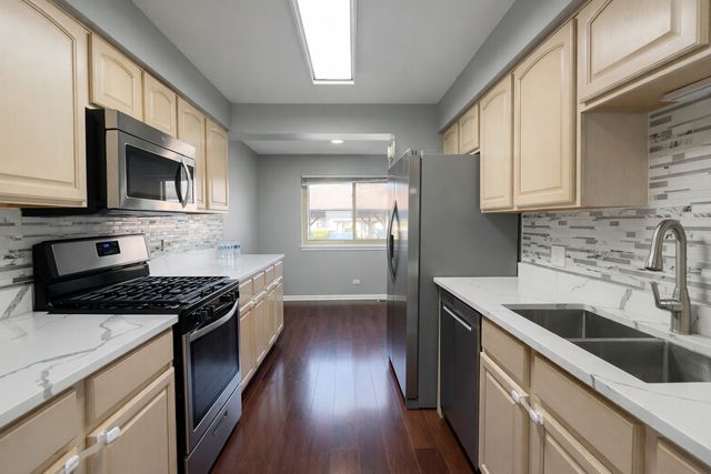 1527 Mohawk Trail, Wheeling, IL 60090