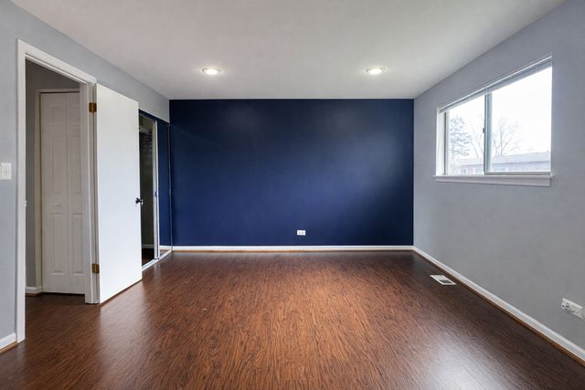 1527 Mohawk Trail, Wheeling, IL 60090