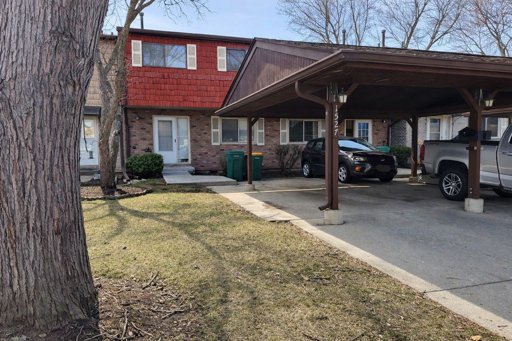 1527 Mohawk Trail, Wheeling, IL 60090