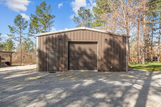 1028 Walton Rd, Scotts Hill, TN 38374