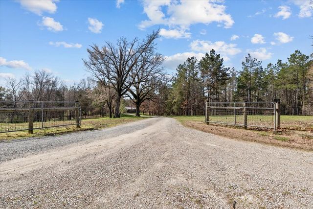 1028 Walton Rd, Scotts Hill, TN 38374