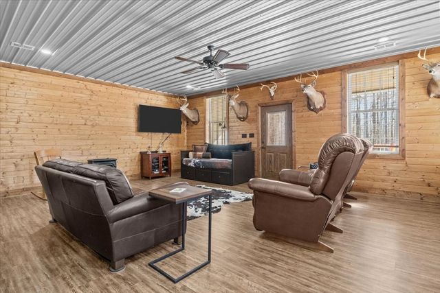 1028 Walton Rd, Scotts Hill, TN 38374