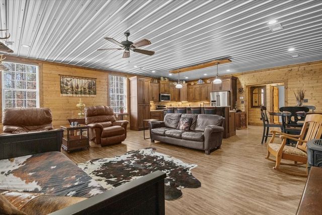 1028 Walton Rd, Scotts Hill, TN 38374