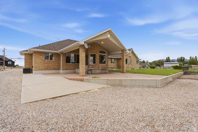 6643 W 5900 S, Hooper, UT 84315
