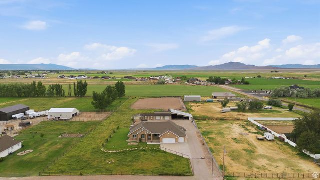6643 W 5900 S, Hooper, UT 84315