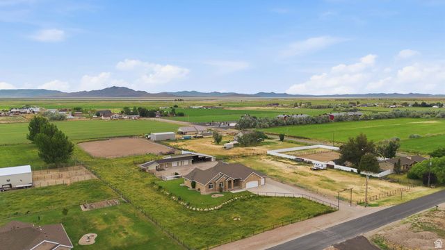 6643 W 5900 S, Hooper, UT 84315