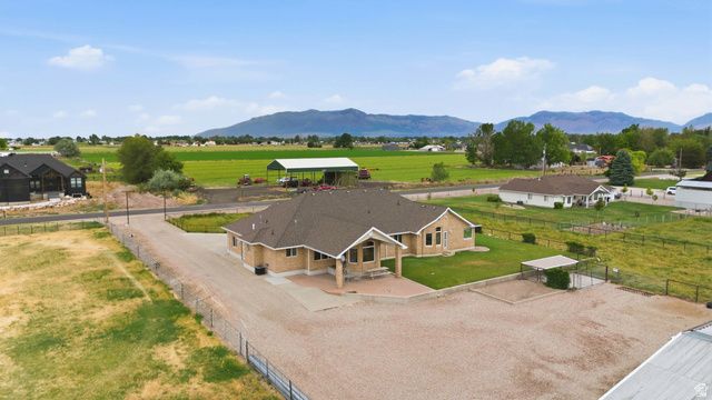 6643 W 5900 S, Hooper, UT 84315