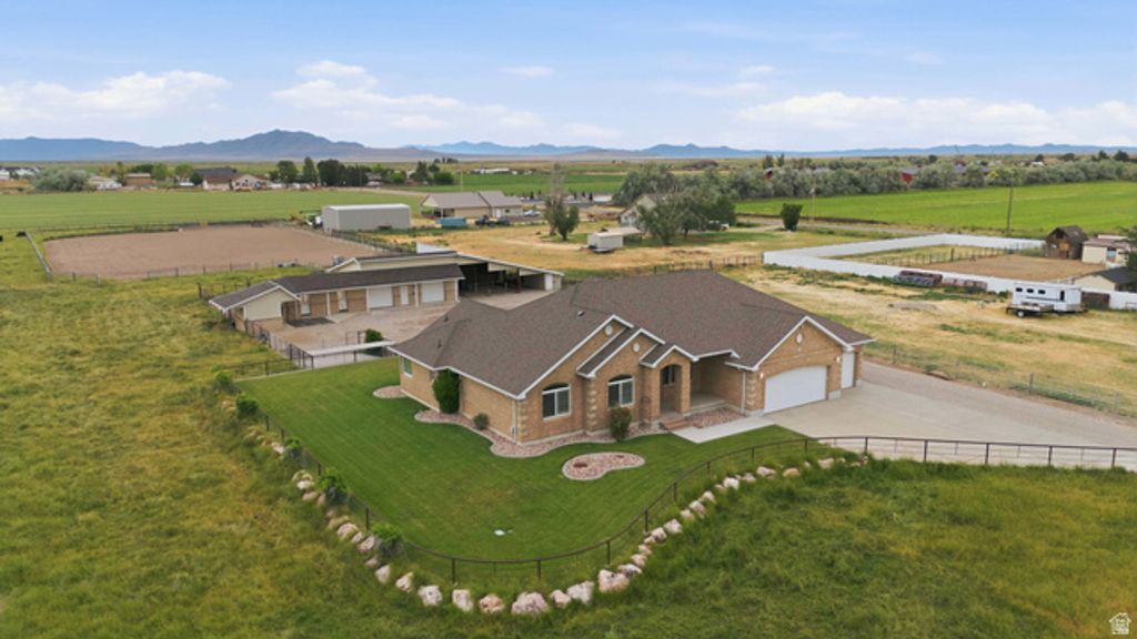 6643 W 5900 S, Hooper, UT 84315